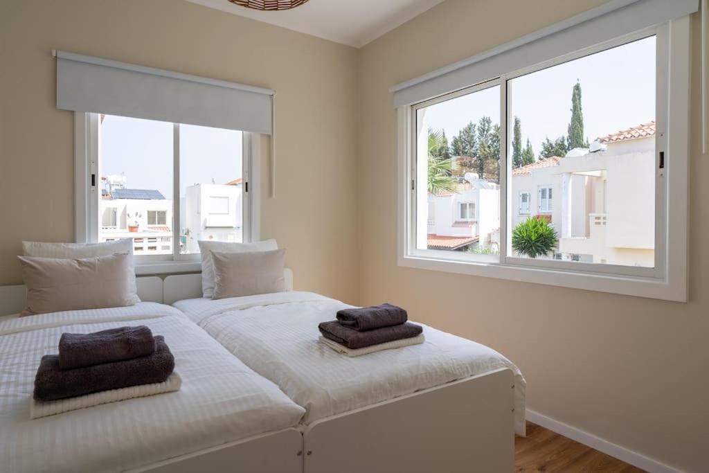 Cozy Nerina Cottage At Harbour Paphos ภายนอก รูปภาพ