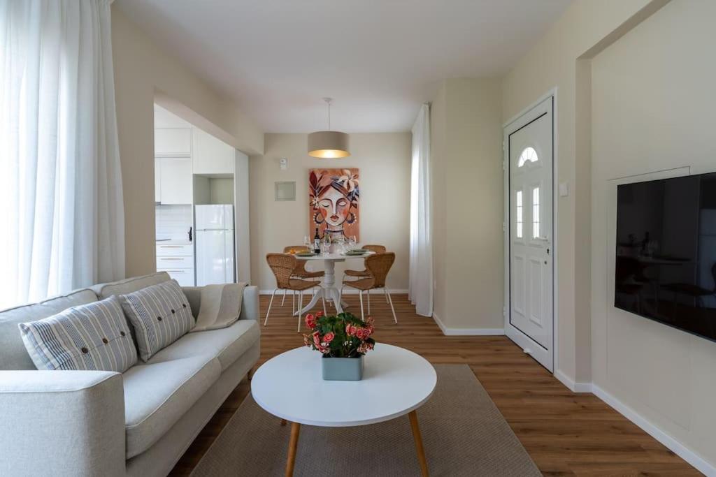 Cozy Nerina Cottage At Harbour Paphos ภายนอก รูปภาพ