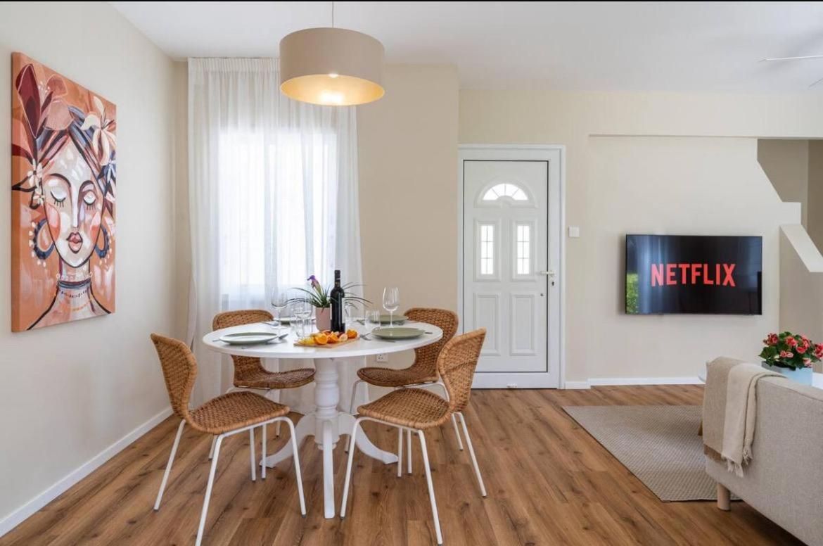 Cozy Nerina Cottage At Harbour Paphos ภายนอก รูปภาพ